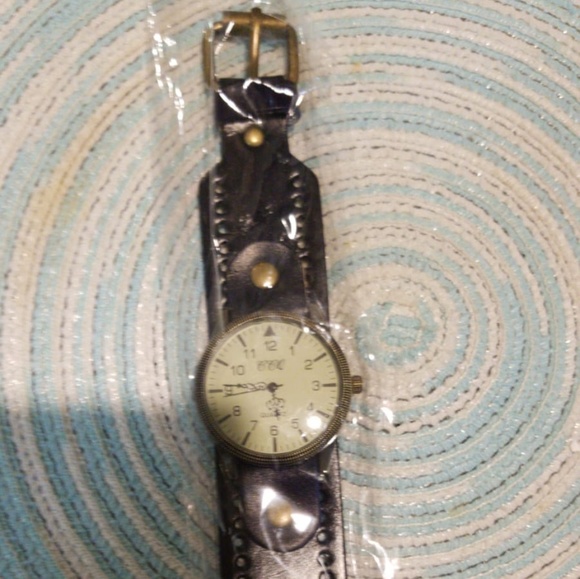 HIGH QUALITY WOMAN FASHION WATCHES - Picture 2 of 2